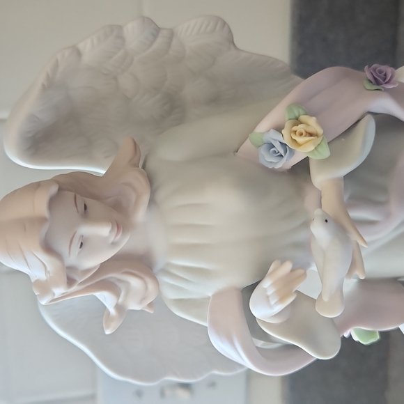 Angel‎ statue - Picture 2 of 4